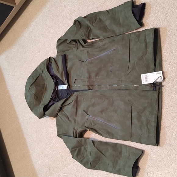 Brand New with tags- Ski/Snowboard jacket: men's small - Picture 3 of 8